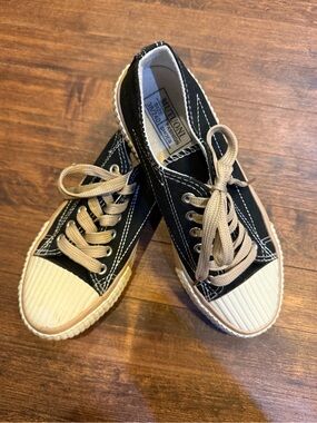 Mutuoni Black Canvas Low-Top Size 7 Sneakers with Cream Laces
